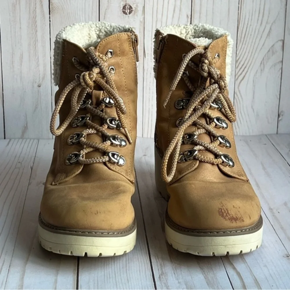 DV by DOLCE VITA‎ Cream & Tan Girls Ankle Boots Size 5